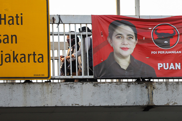 Terlihat Baliho yang menampilkan wajah tokoh politik bergambar Puan Maharani yang ada di jalan Jakarta, Minggu (8/8/2021).