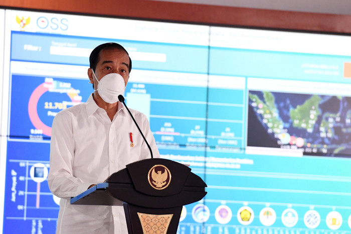 Presiden Joko Widodo meresmikan peluncuran Online Single Submission (OSS) berbasis risiko dalam perizinan berusaha di Jakarta, Senin (9/8/2021).