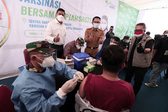 Kegiatan bertajuk Vaksinasi Bersama BP Jamsostek di Kawasan Industri Suryacipta, Karawang, Jawa Barat, Senin (9/8/2021).