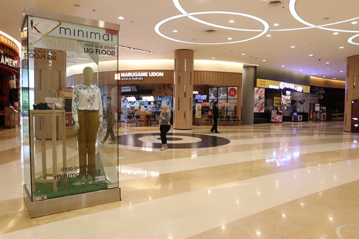 Suasana pusat berbelanjaan Mall Kuningan City di Jakarta, Selasa (10/8/2021).