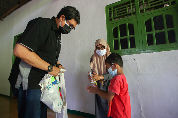 Membuktikan konsistensinya pada dunia pendidikan, MNC Peduli memberikan bantuan berupa perlengkapan sekolah untuk kebutuhan anak-anak Paud 3 Melati.