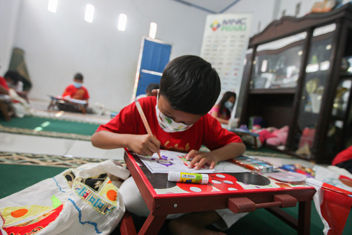 Membuktikan konsistensinya pada dunia pendidikan, MNC Peduli memberikan bantuan berupa perlengkapan sekolah untuk kebutuhan anak-anak Paud 3 Melati.