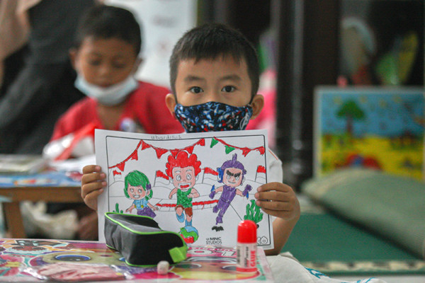 Membuktikan konsistensinya pada dunia pendidikan, MNC Peduli memberikan bantuan berupa perlengkapan sekolah untuk kebutuhan anak-anak Paud 3 Melati.