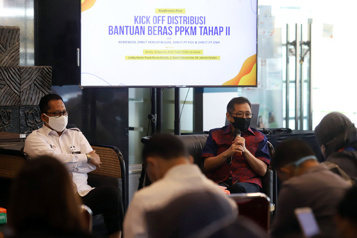Perum BULOG melanjutkan program bantuan beras PPKM tahap II menyusul selesainya bantuan beras tahap I kepada 8,8 juta keluarga penerima manfaat.