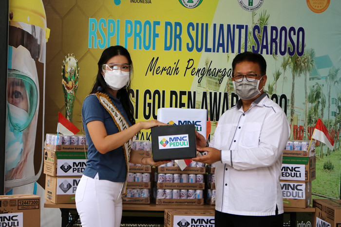Serah terima bantuan MNC Peduli di RSPI Sulianti Saroso, Jakarta, Jumat (13/8/2021).