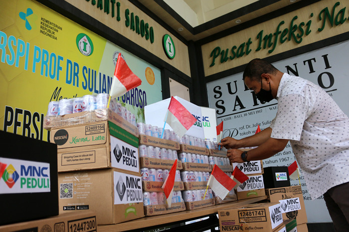Serah terima bantuan MNC Peduli di RSPI Sulianti Saroso, Jakarta, Jumat (13/8/2021).
