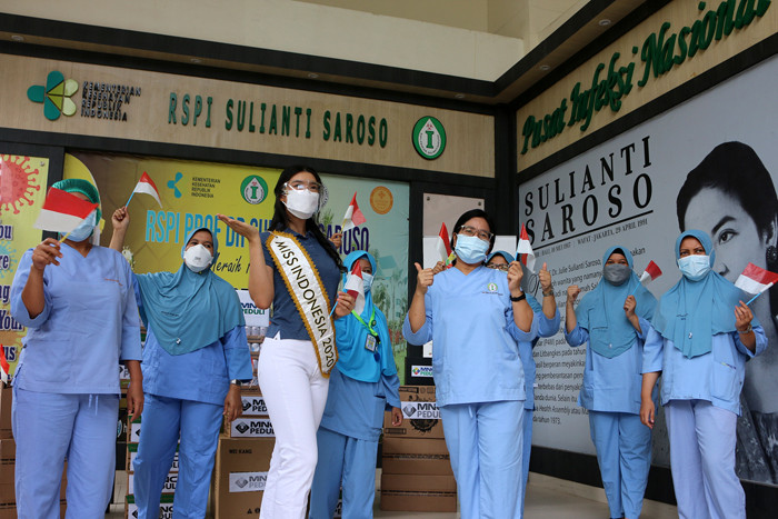 Serah terima bantuan MNC Peduli di RSPI Sulianti Saroso, Jakarta, Jumat (13/8/2021).