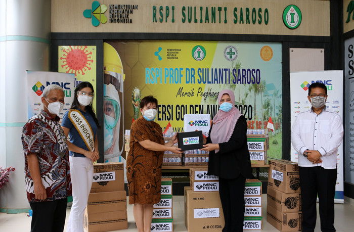 Serah terima bantuan MNC Peduli di RSPI Sulianti Saroso, Jakarta, Jumat (13/8/2021).