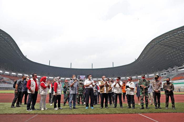 Pelaksanaan percepatan vaksinasi di Stadion Pakansari, Bogor, Jawa Barat, Sabtu (14/8/2021).