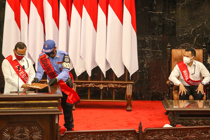 Gladi bersih Sidang Tahunan MPR dan Sidang Bersama DPR-DPD serta Pidato Kenegaraan di Ruang Sidang Paripurna di Kompleks Parlemen, Jakarta, Minggu (15/8/2021).