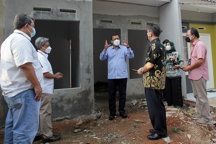 Direktur Utama PT Bank Tabungan Negara (Persero) Tbk Haru Koesmahargyo meninjau pembangunan perumahan bagi MBR di wilayah Tangerang, Banten, akhir pekan lalu.