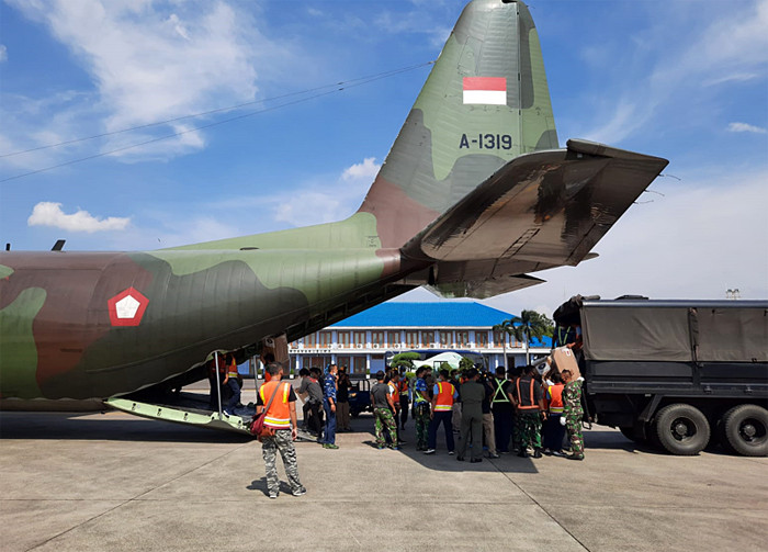 Panglima TNI Marsekal Hadi Tjahjanto memerintahkan TNI AU mengirim alat kesehatan dan obat-obatan ke Kota Pekanbaru dan Pangkal Pinang, Minggu (15/8/2021).