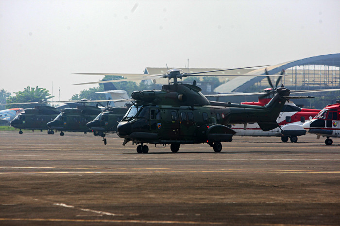 Persiapan TNI AU lakukan pengibaran Bendera Merah Putih raksasa mengitari langit Ibu Kota di Skadron 21, Halim Perdana Kusuma, Jakarta, Selasa (17/8/2021).