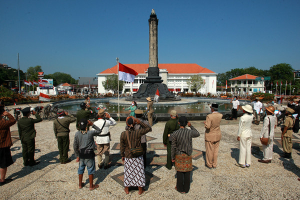 Begini Aksi Komunitas Sepeda Onthel Semarang Gelar Upacara Hut Ke 76