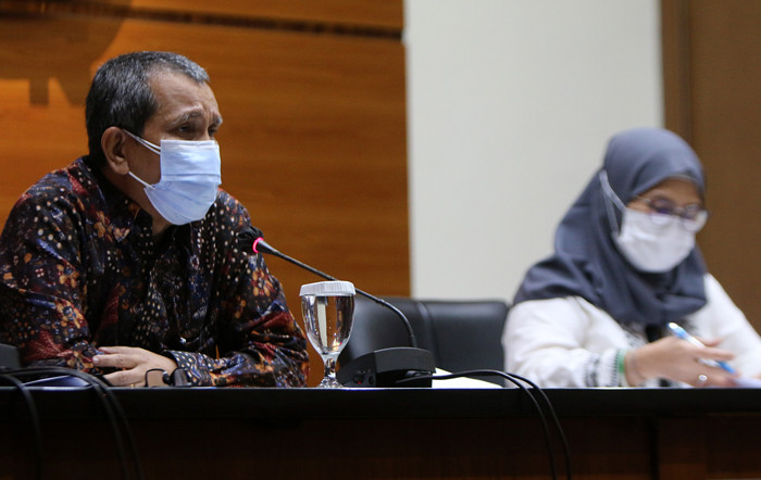 Deputi Pencegahan dan monitoring KPK Pahala Nainggolan (kiri) dan Wakil ketua KPK Lili Pintauli Siregar memberikan keterangan pers di Jakarta, Rabu (18/8/2021).