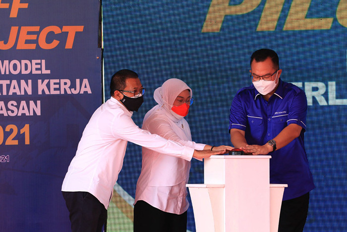 Kick Off Project Pengembangan Model Perluasan Kesempatan Kerja Berbasis Kawasan di lima titik yang dilakukan di Telukjambe, Karawang, Rabu (18/8/2021).