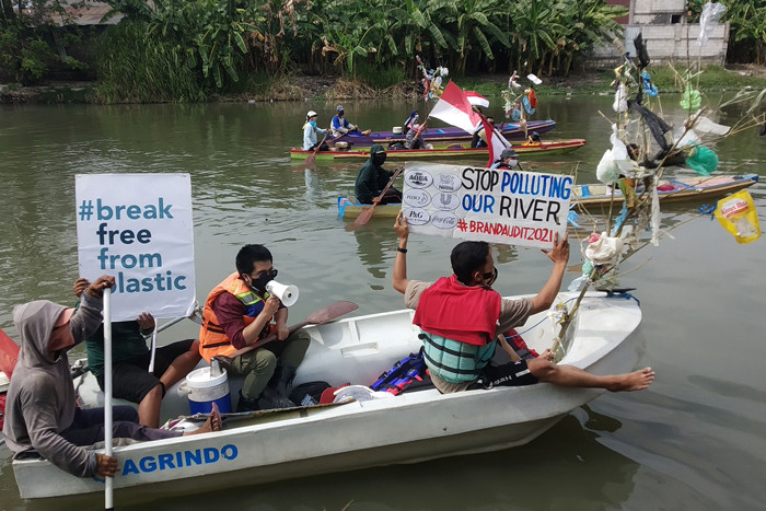 Aksi di sekitaran instalasi PDAM Karangpilang, Surabaya, Jawa Timur, Rabu (18/8/2021).