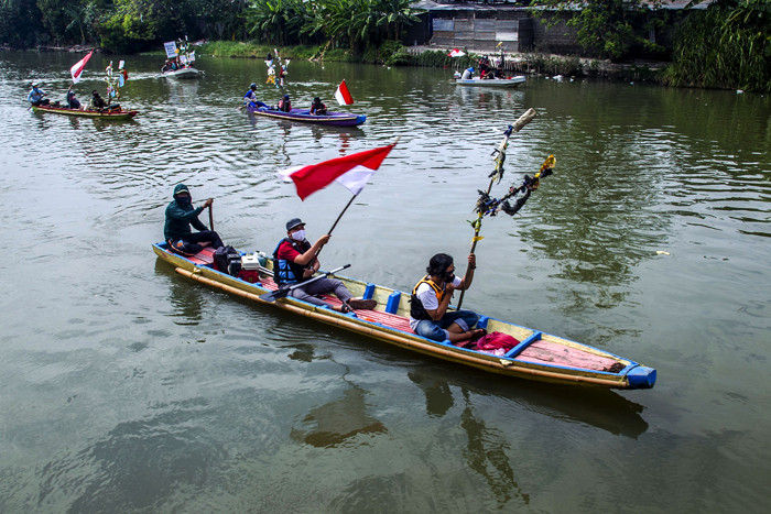 Aksi di sekitaran instalasi PDAM Karangpilang, Surabaya, Jawa Timur, Rabu (18/8/2021).