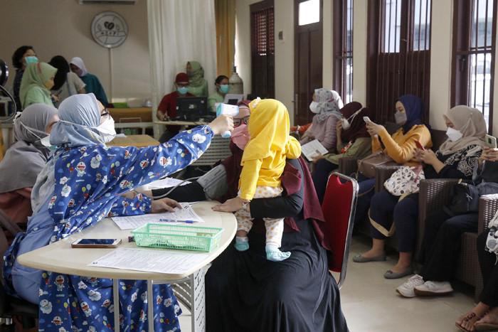 Sejumlah ibu hamil dan menyusui mengikuti vaksinasi Covid-19 di RSIA Tambak, Jakarta, Rabu (18/8/2021).