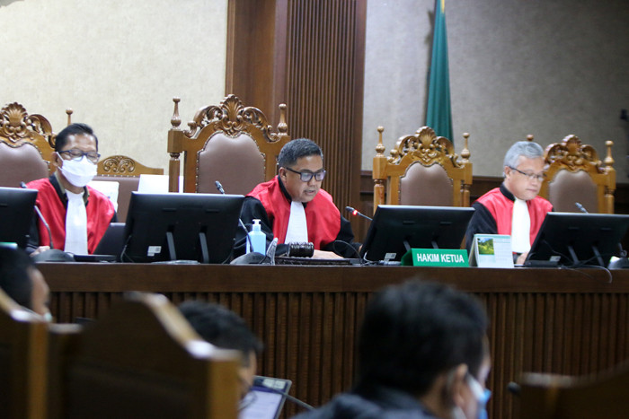 Terdakwa Mantan Menteri Sosial Juliari Peter Batubara menjalani sidang putusan secara virtual di Pengadilan Tipikor, Jakarta, Senin (23/8/2021).