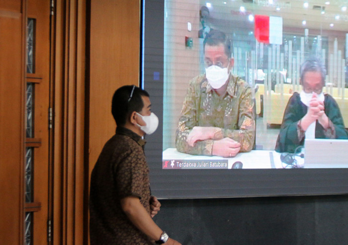 Terdakwa Mantan Menteri Sosial Juliari Peter Batubara menjalani sidang putusan secara virtual di Pengadilan Tipikor, Jakarta, Senin (23/8/2021).