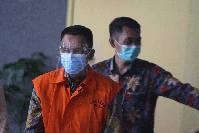 Tersangka Direktur Pemeriksaan dan Penagihan pada Direktorat Jenderal Pajak Angin Prayitno Aji menjalani pemeriksaan lanjutan di Jakarta, Selasa (24/8/2021).