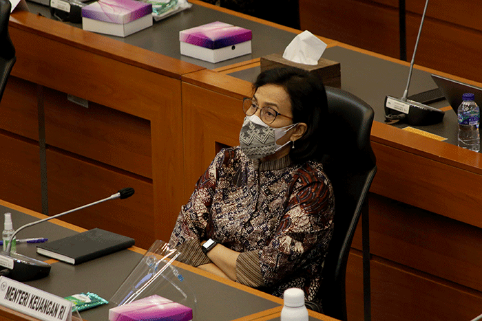 Menteri Perencanaan Pembangunan Nasional/Kepala Bappenas Suharso Monoarfa dan Menteri Keuangan Sri Mulyani mengikuti rapat kerja di Jakarta, Rabu (25/8/2021).