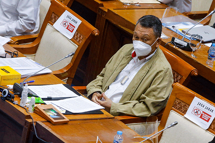 Menteri ESDM Arifin Tasrif mengikuti rapat kerja dengan Komisi VII DPR di Kompleks Parlemen, Senayan, Jakarta, Kamis (26/8/2021).