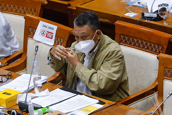 Menteri ESDM Arifin Tasrif mengikuti rapat kerja dengan Komisi VII DPR di Kompleks Parlemen, Senayan, Jakarta, Kamis (26/8/2021).