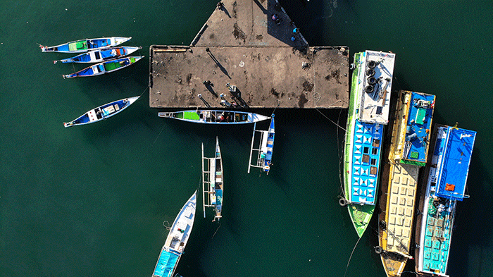 Suasana aktivitas jual beli ikan di Tempat Pelelangan Ikan Potere, Makassar, Kamis (26/8/2021).