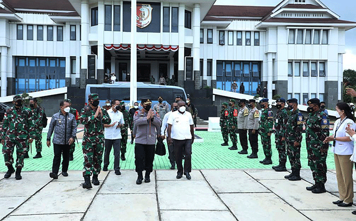 Panglima TNI Marsekal TNI Hadi Tjahjanto memimpin diskusi dan tatap muka bersama Forkopimda Kabupaten Merauke di Kantor Bupati Merauke, Jumat (27/8/2021).
