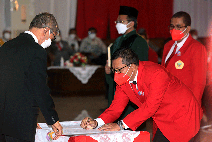 Pelantikan rektor dan wakil rektor serta pejabat struktural Universitas 17 Agustus 1945 Surabaya periode 2021-2025, di Untag Surabaya, Sabtu (28/8/2021).