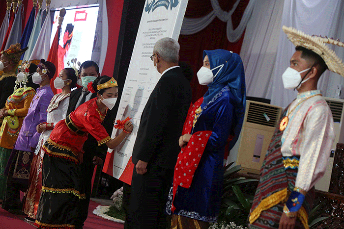 PKKMB Tahun Akademik 2021/2022 yang dibuka secara hybrid, di Universitas 17 Agustus 1945 (Untag) Surabaya, Jawa Timur, Senin (30/8/2021).
