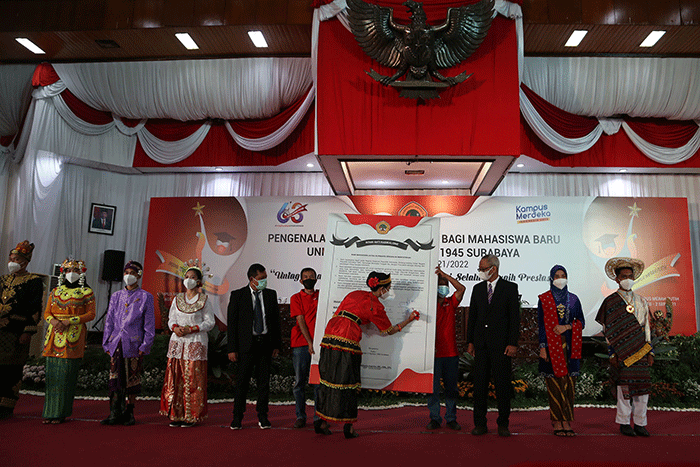 PKKMB Tahun Akademik 2021/2022 yang dibuka secara hybrid, di Universitas 17 Agustus 1945 (Untag) Surabaya, Jawa Timur, Senin (30/8/2021).