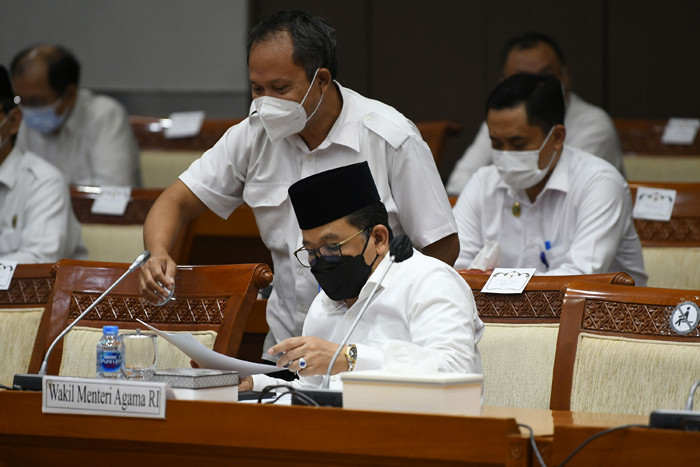 Menteri Agama Yaqut Cholil Qoumas mengikuti rapat kerja dengan Komisi VIII DPR di Kompleks Parlemen, Senayan, Jakarta, Senin (30/8/2021).