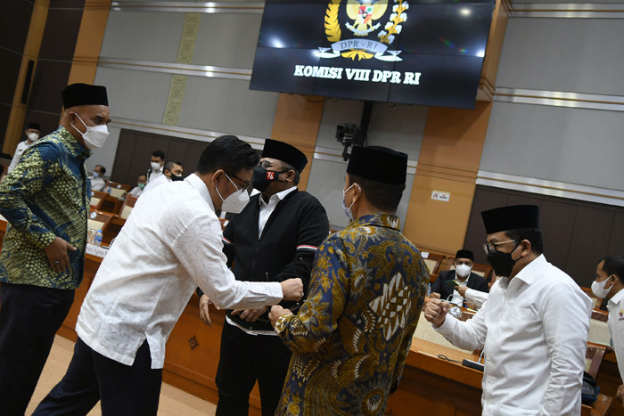 Menteri Agama Yaqut Cholil Qoumas mengikuti rapat kerja dengan Komisi VIII DPR di Kompleks Parlemen, Senayan, Jakarta, Senin (30/8/2021).