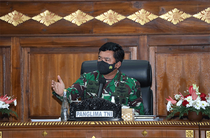 Panglima TNI Marsekal TNI Hadi Tjahjanto memimpin diskusi terkait penanganan Covid-19 di Kantor Gubernur Bali, Minggu (29/8/2021).