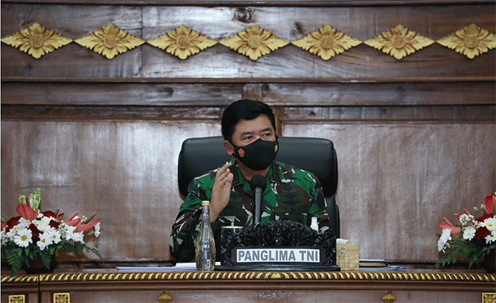 Panglima TNI Marsekal TNI Hadi Tjahjanto memimpin diskusi terkait penanganan Covid-19 di Kantor Gubernur Bali, Minggu (29/8/2021).
