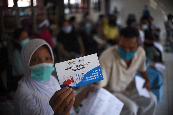 Vaksinasi Bersama Qnet untuk sekitar 1.000 warga di SDN 9 Grogol Utara, Jakarta, Sabtu (28/8/2021).