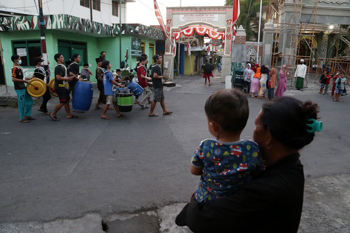 Suasana aktifitas masyakat di kawasan Kedung Baruk, salah satu kampung yang pernah menjadi epicentrum Covid-19 di Surabaya, Jawa Timur, Rabu (1/9/2021).