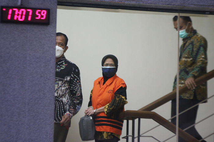 Tersangka kasus dugaan korupsi Perum Jasa Tirta II Andririni Yaktiningsasi menjalani pemeriksaan di gedung KPK, Jakarta, Jumat (3/9/2021).