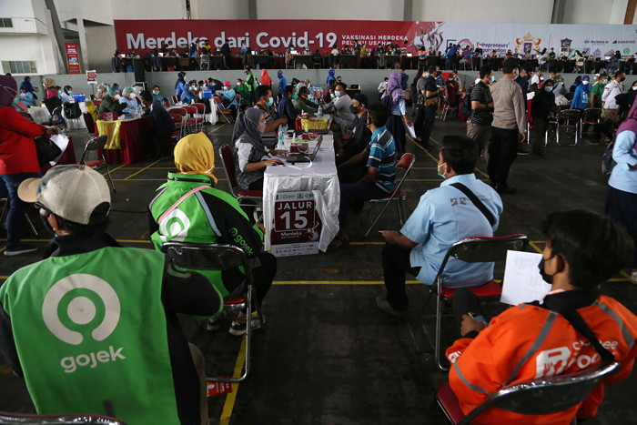 Gerebek vaksin bagi pelaku usaha bertema 