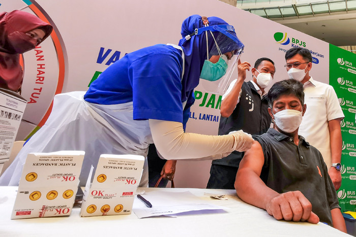 Pelaksanaan vaksin di One Bell Park Mall, Jakarta, Sabtu (4/9/2021).