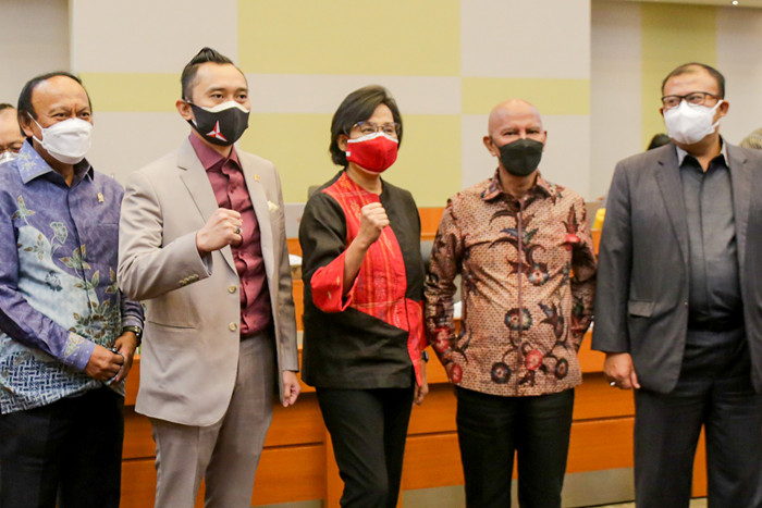 Menteri Keuangan Sri Mulyani mengikuti Rapat Kerja bersama Badan Anggaran (Banggar) DPR RI di Kompleks Parlemen, Senayan, Jakarta, Senin (6/9/2021).