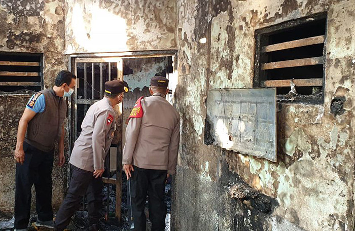 Kapolda Metro Jaya Irjen Pol Fadil Imran meninjau lokasi Lembaga Pemasyarakatan (Lapas) Tangerang yang terbakar, Rabu (8/9/2021).