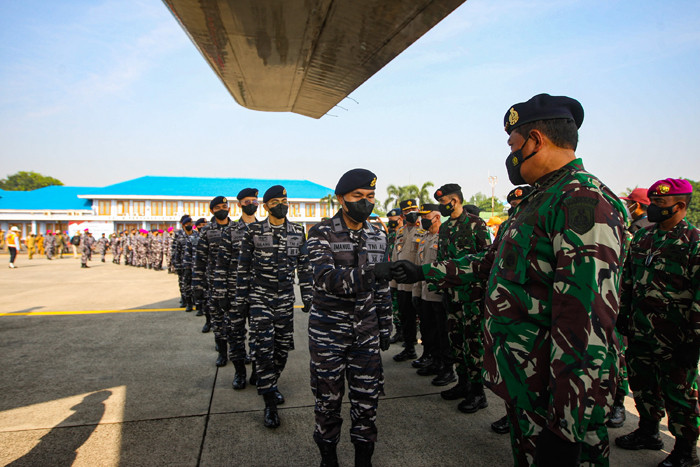 Kepala Staf Angkatan Laut (Kasal) Laksamana TNI Yudo Margono saat pimpin pelepasan Tenaga Kesehatan di Halim Perdana Kusuma, Jakarta Timur, Rabu (8/9/2021).