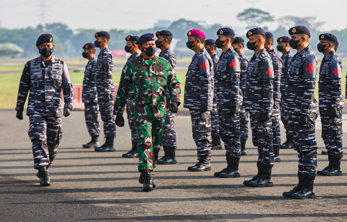 Kepala Staf Angkatan Laut (Kasal) Laksamana TNI Yudo Margono saat pimpin pelepasan Tenaga Kesehatan di Halim Perdana Kusuma, Jakarta Timur, Rabu (8/9/2021).