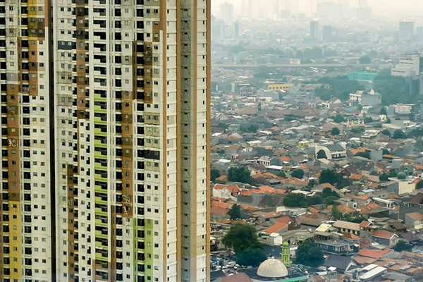 Deretan Gedung-gedung apartemen terlihat dari ketinggian di Kawasan Rasuna Said, Jakarta Selatan, Rabu (8/9/2021).
