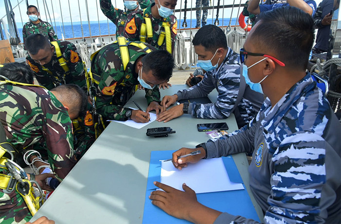 89 Taruna tingkat III Angkatan-68 dengan menggunakan KRI Bima Suci menggelar lomba ketangkasan.