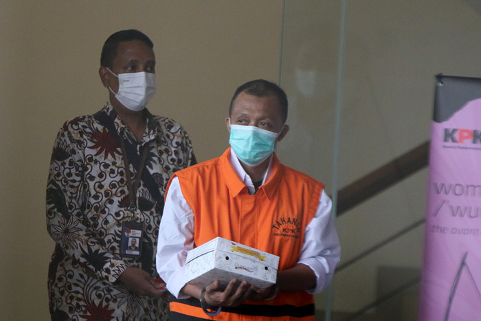 Tersangka ASN Akhmad Saifullah setelah menjalani pemeriksaan lanjutan di Gedung Merah Putih KPK, Jakarta, Kamis (9/9/2021).